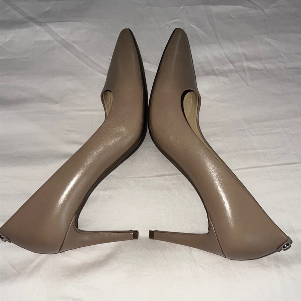 Michael Kors - Elegant Tan Women's Pumps